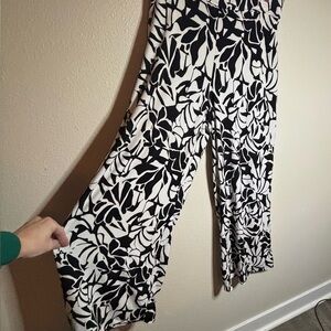 Elegant Black and White Women's Wide Leg Pant.